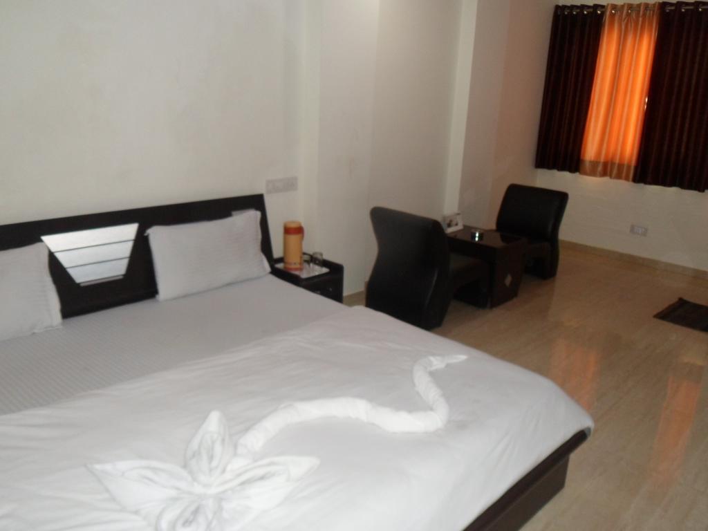 Hotel Rajdeep Inn Ahmedabad Eksteriør bilde