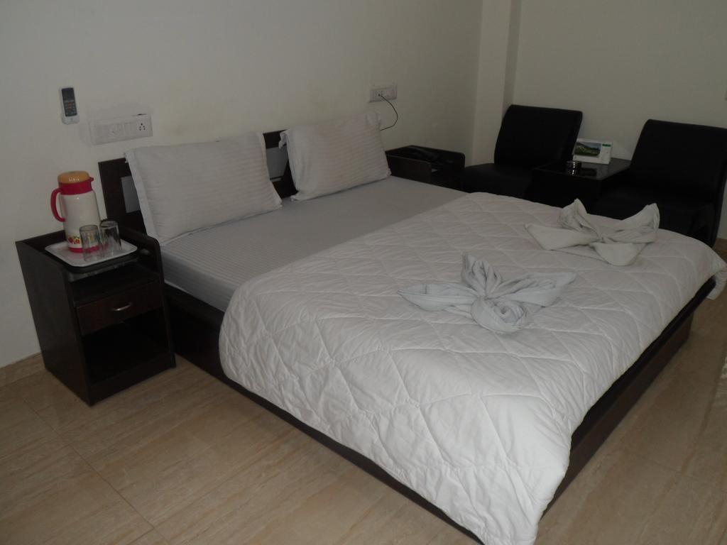 Hotel Rajdeep Inn Ahmedabad Eksteriør bilde