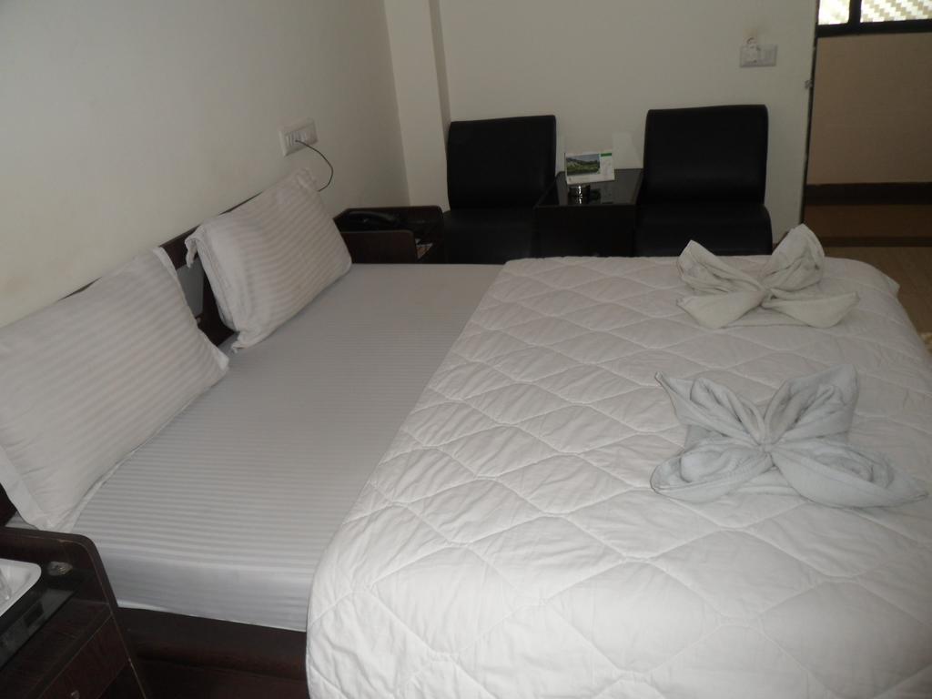 Hotel Rajdeep Inn Ahmedabad Eksteriør bilde