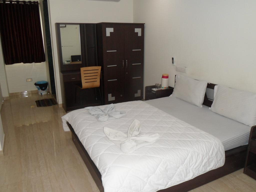 Hotel Rajdeep Inn Ahmedabad Eksteriør bilde